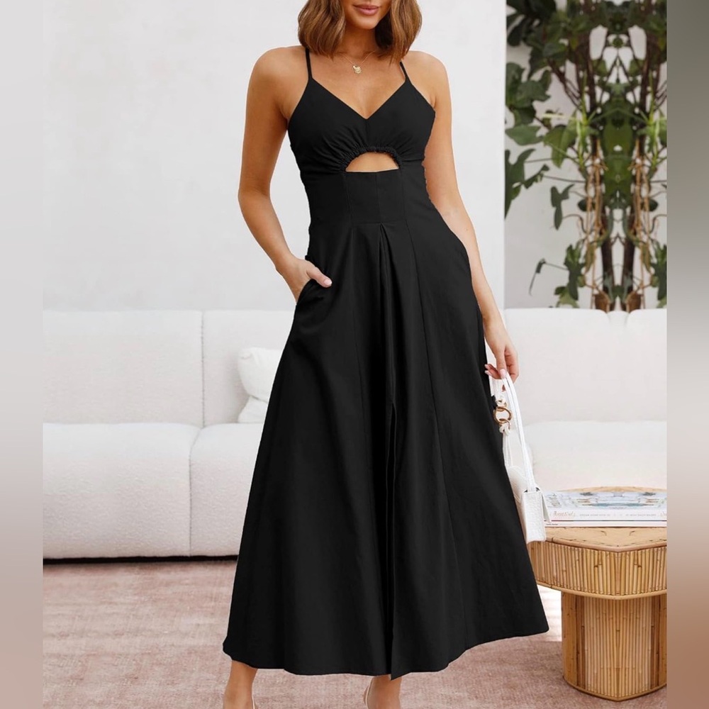 Elegant Black Maxi Dress with Cutout